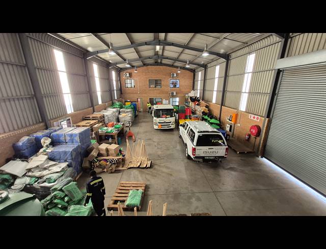 435M² WAREHOUSE TO LET IN ANDERBOLT
